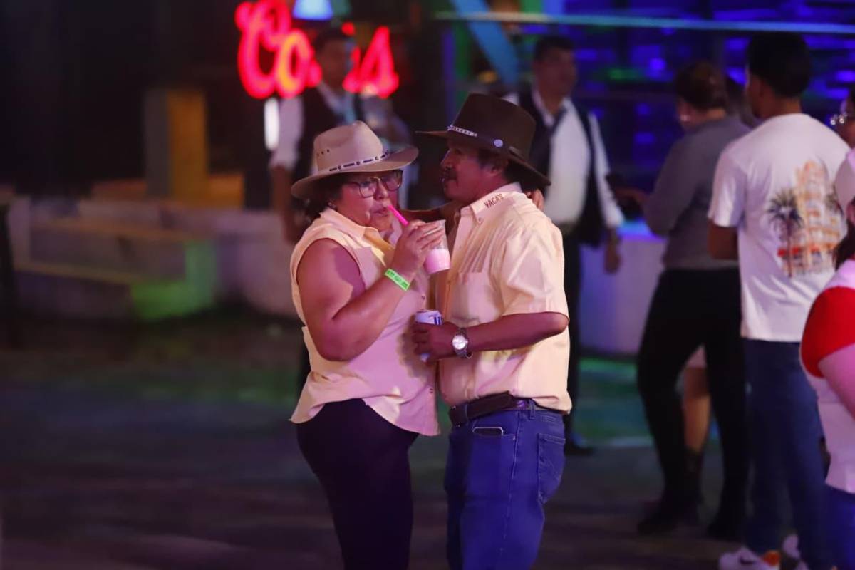 Generación Norteña desata la fiesta en la Tarima Ganadera del Agas