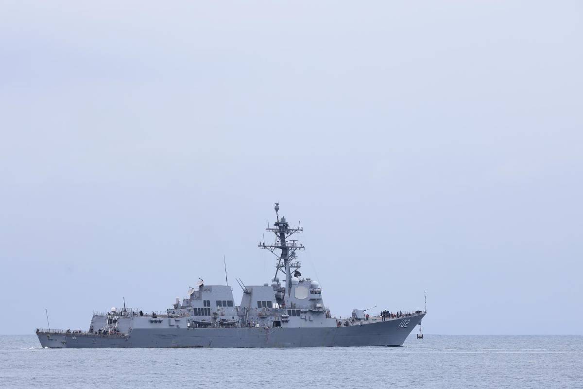 Buque destructor lanzamisiles de EEUU llega a Panamá