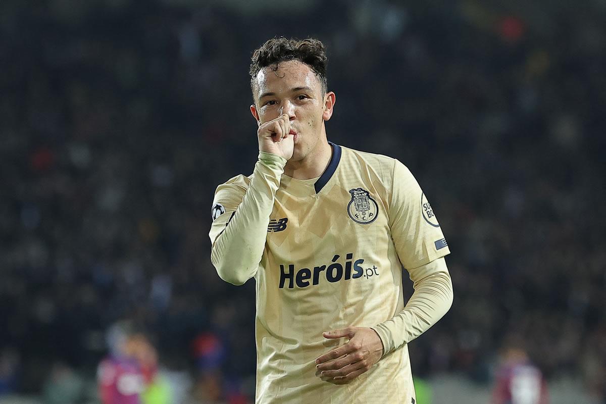 Pepê celebrando su gol contra el Barcelona.