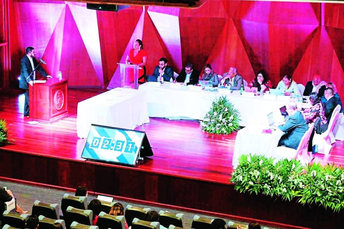 Del aborto y religión consultan a 13 candidatos a la Corte