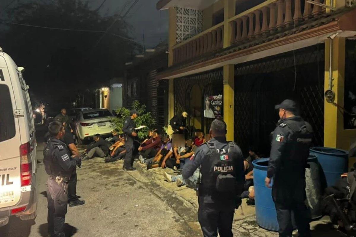 Hallan a migrantes hondureños hacinados en una casa en México