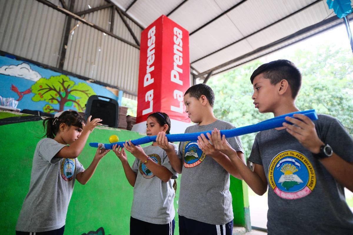 Fascículos de Mente Sana llegan a estudiantes del sector Calpules