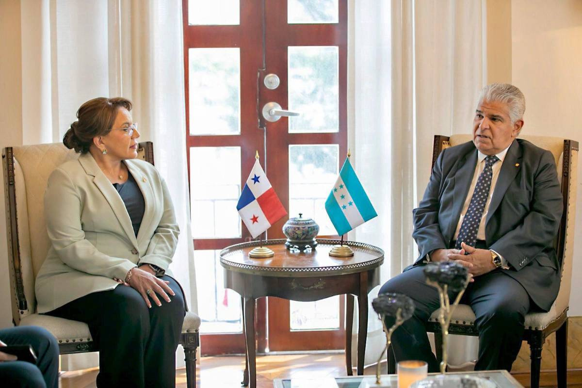 Xiomara Castro culmina visita a Panamá tras reunirse con el presidente