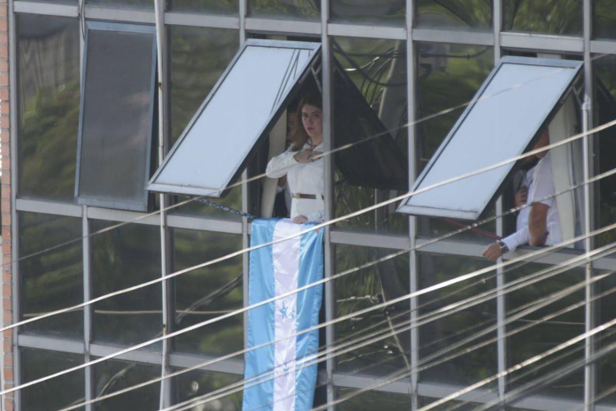 “Los creadores del caos”: las imágenes de la manifestación frente al CNE