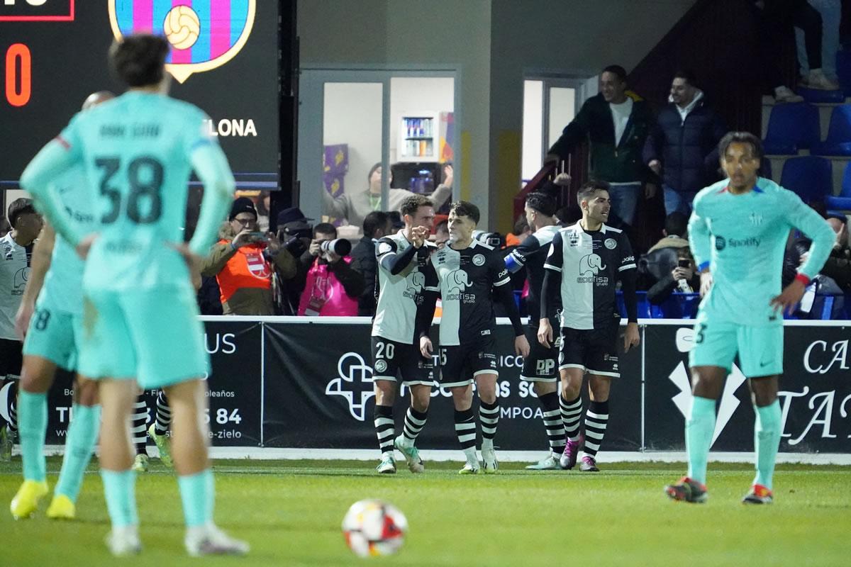 Álvaro Gómez celebrando su golazo que adelantó a Unionistas contra el Barcelona.