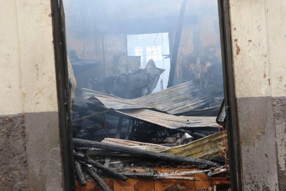 Así fue el voraz incendio que consumió el edificio Chinda Díaz en Tegucigalpa