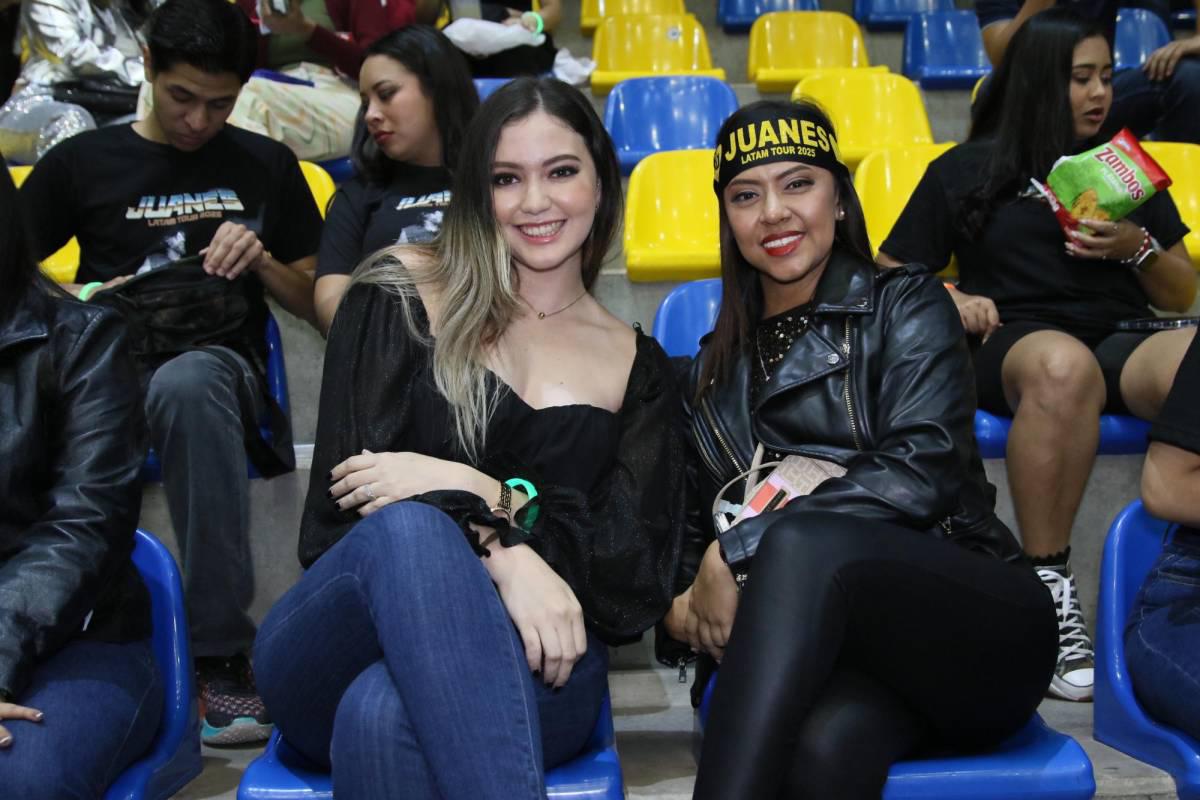 Juanes enamora en Tegucigalpa con su estilo romántico