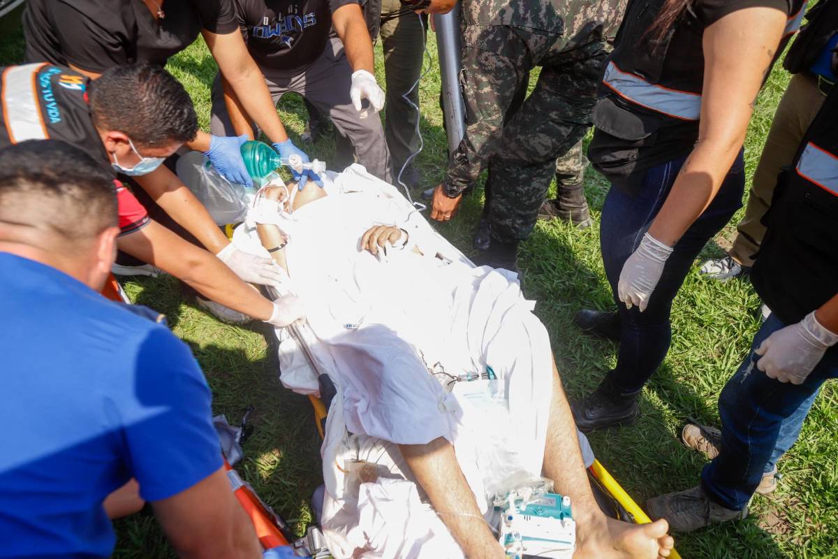 Llegan en helicóptero a SPS las víctimas del accidente en Los Hornos, Copán