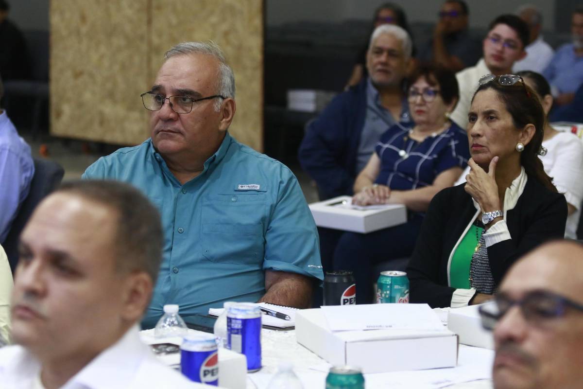 Empresarios y emprendedores fortalecen su visión de legado en conferencia celebrada en SPS