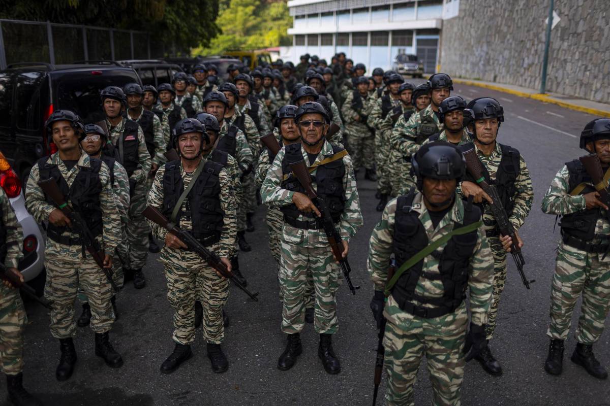 Maduro despliega sus milicias en Venezuela y avanza en entrenamiento militar