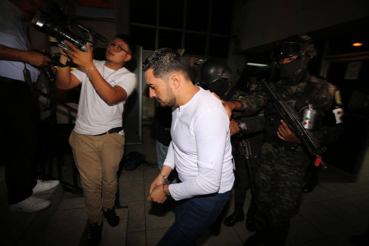 Los acusados por la compra de los hospitales móviles son acusados de fraude.