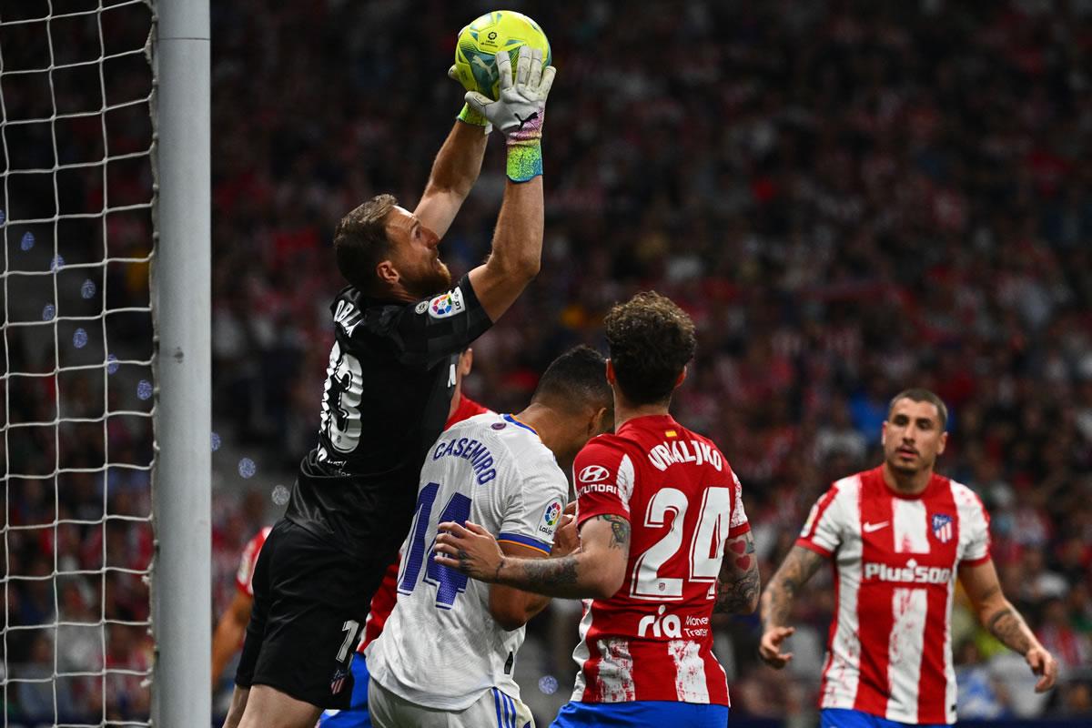 Jan Oblak tuvo más trabajo en el segundo tiempo y salvó en varias ocasiones al Atleti.