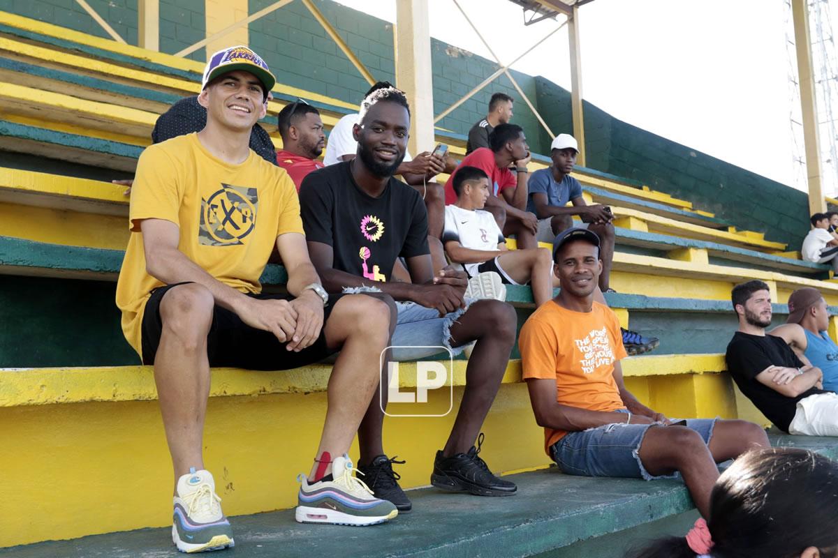 ‘El Virus‘ Martínez es una persona alegre y así lo demuestra en el Honduras Progreso.