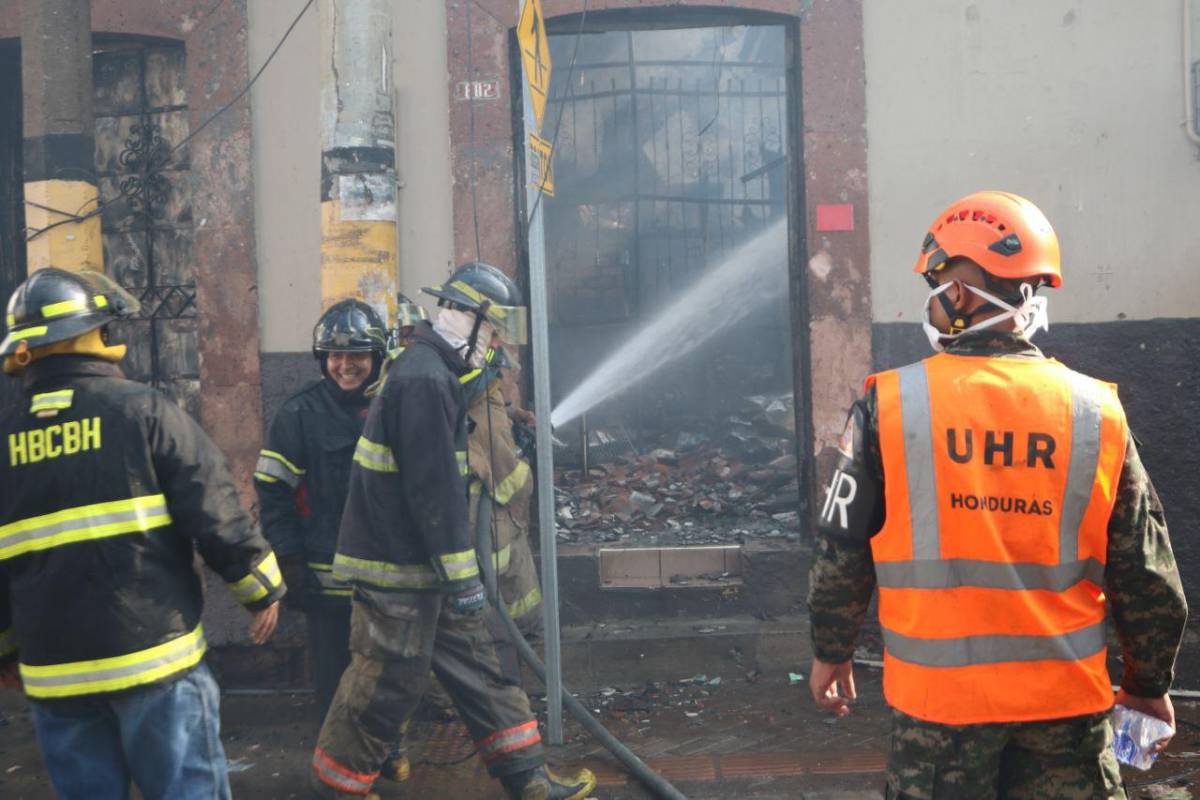 Así fue el voraz incendio que consumió el edificio Chinda Díaz en Tegucigalpa