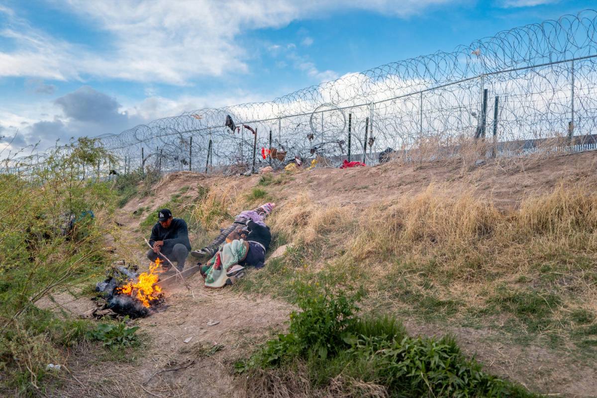 Corte de EEUU bloquea entrada en vigor de ley antiinmigrante de Texas mientras la evalúa