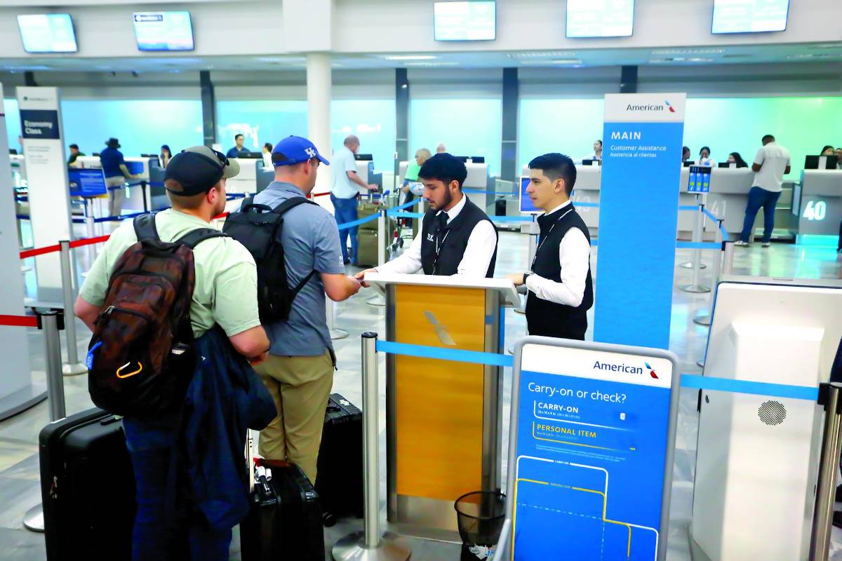 Piden a pasajeros llegar tres horas antes.