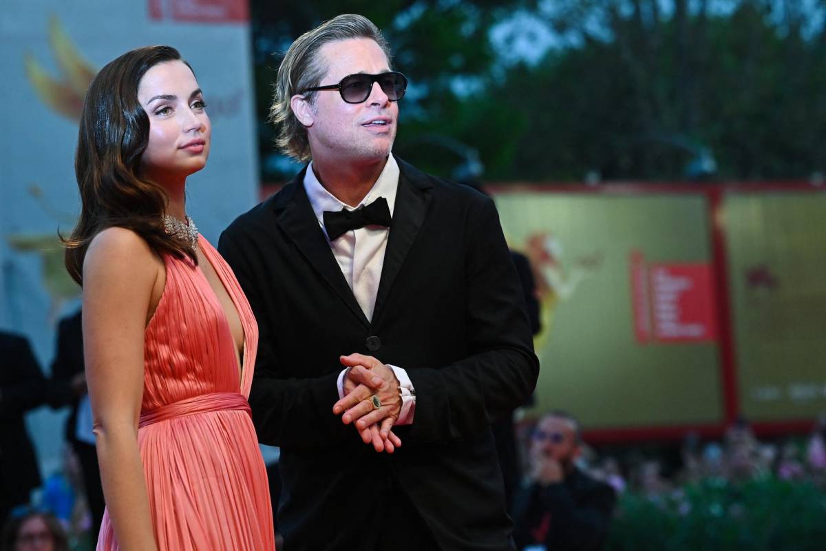 Brad Pitt y Ana de Armas rivalizan en la alfombra roja de Venecia