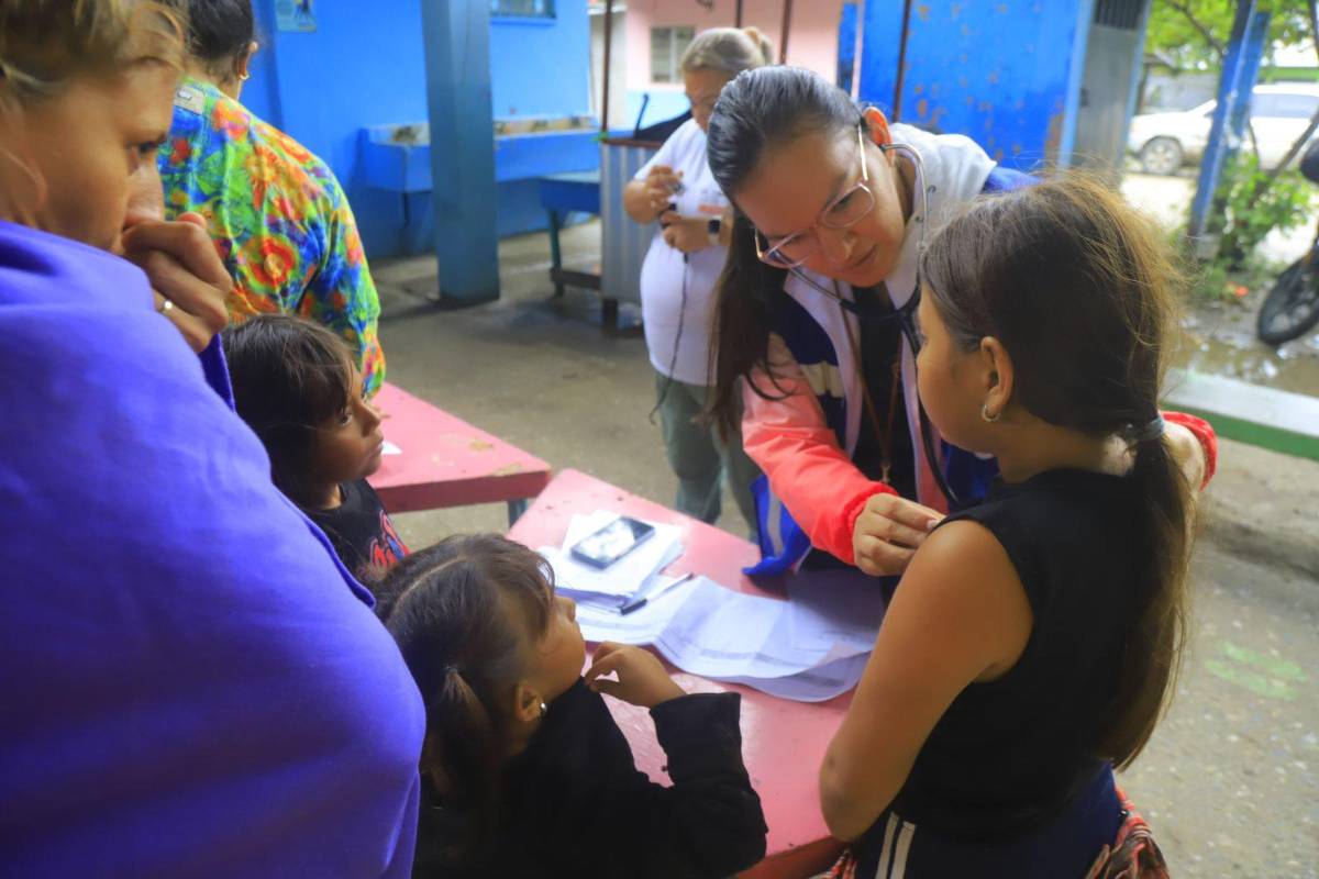 A albergues llevan a familias afectadas en el sector Rivera Hernández por tormenta Sara
