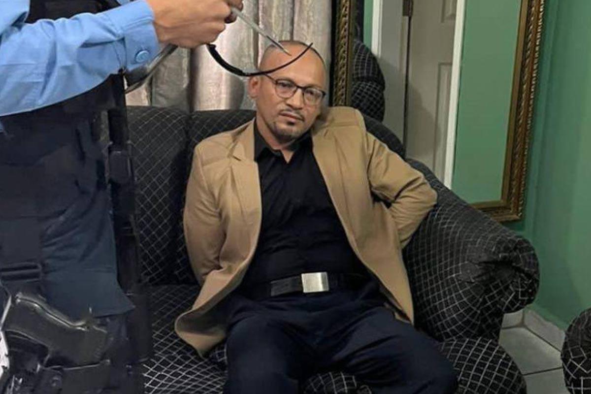 A juicio exfiscal acusado de mandar a matar a su esposa