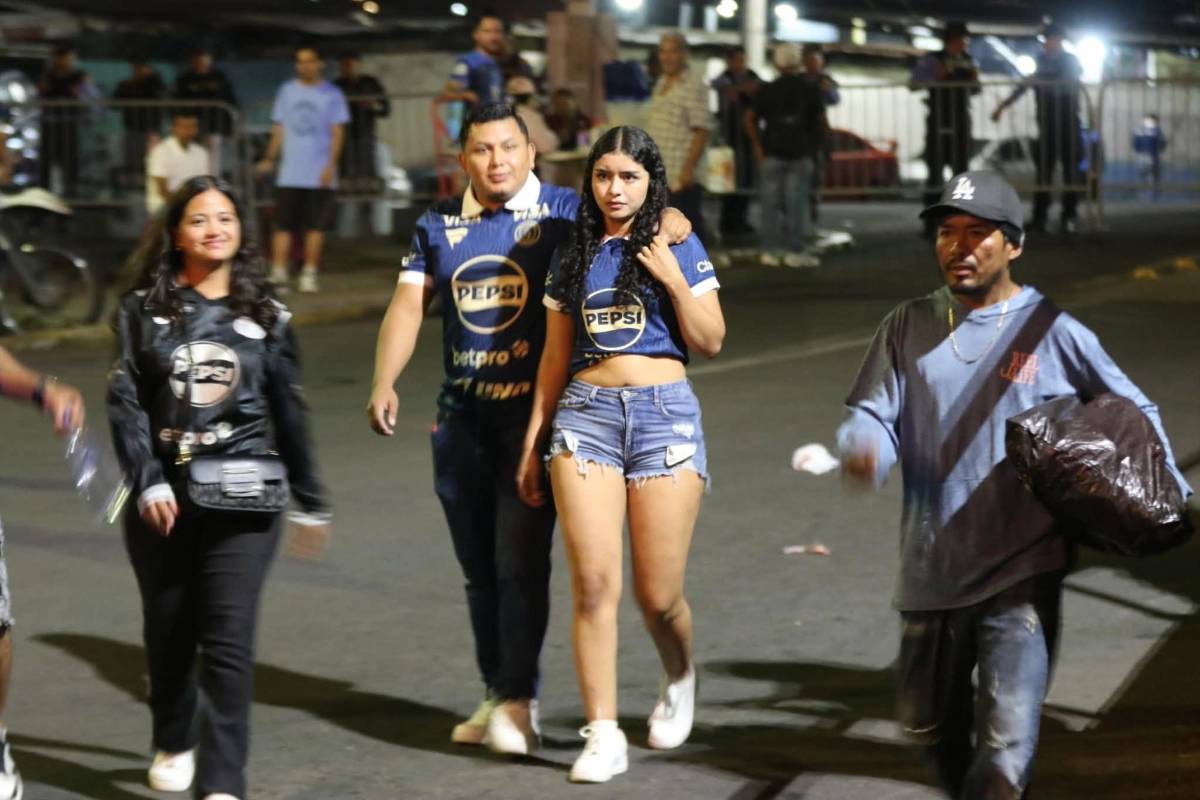 Motagua celebra, exOlimpia presente y las lindas chicas que enamoraron en el Nacional
