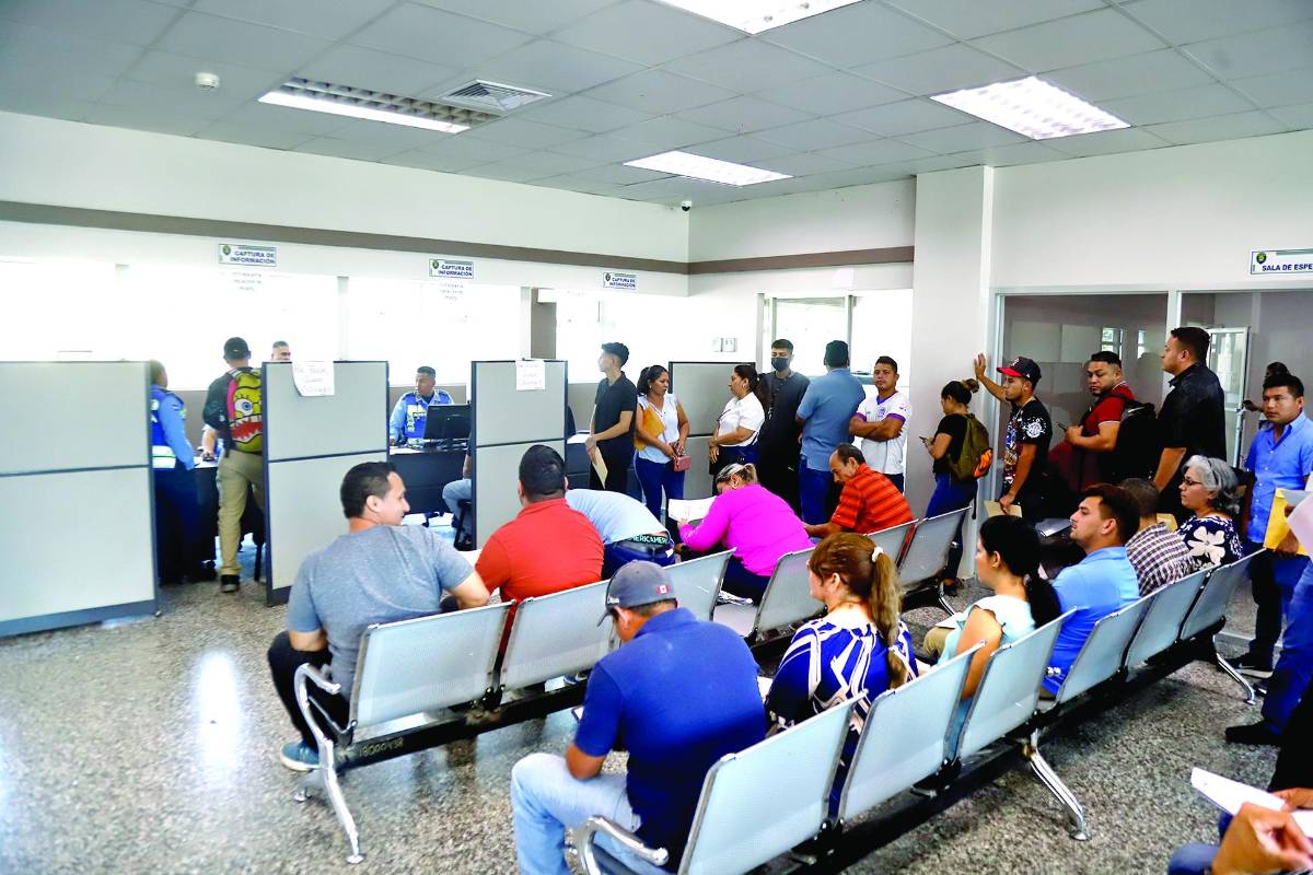 Diez mil conductores sancionados con “tickets” por estacionarse mal