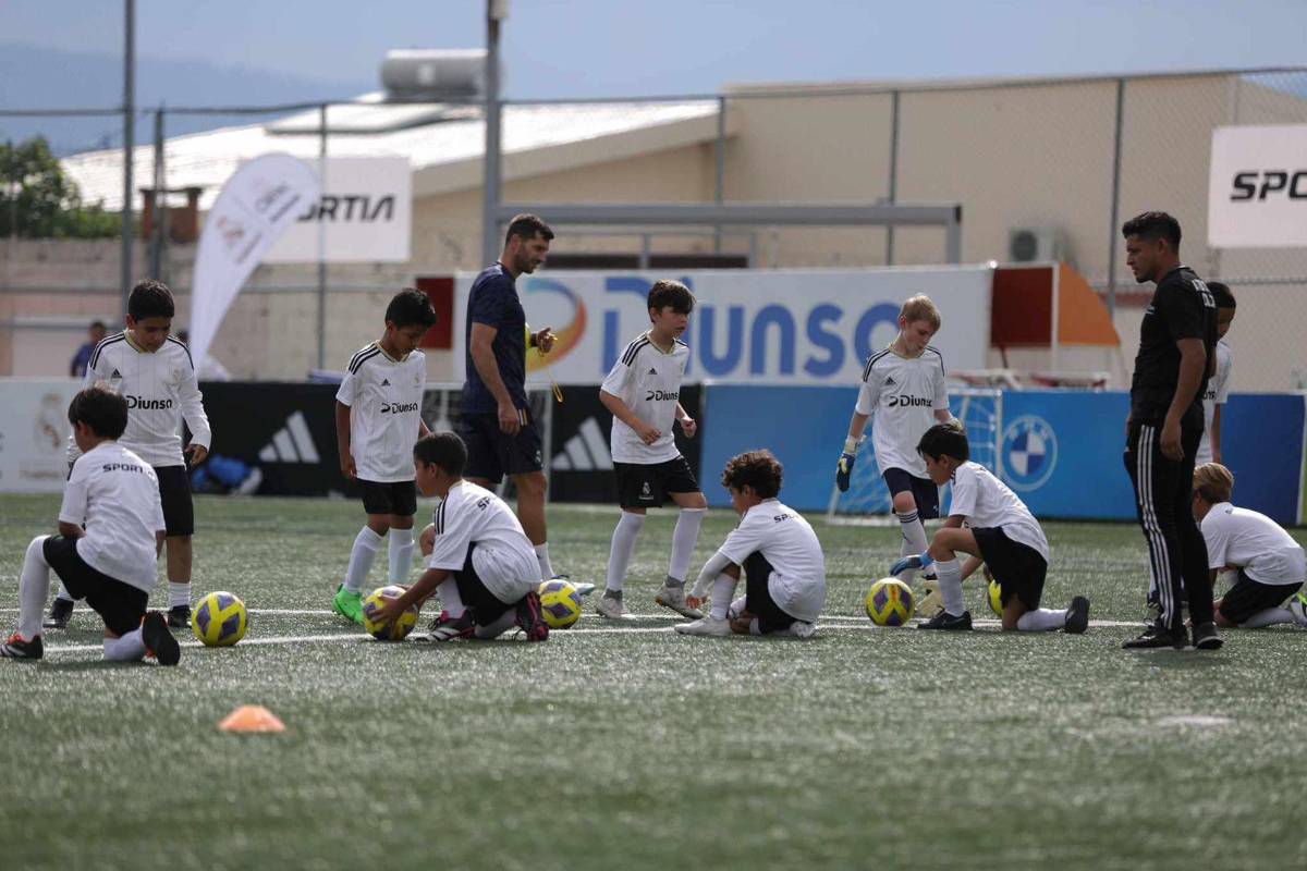Niños y niñas en Tegucigalpa disfrutan de los Clinics de Fundación Real Madrid