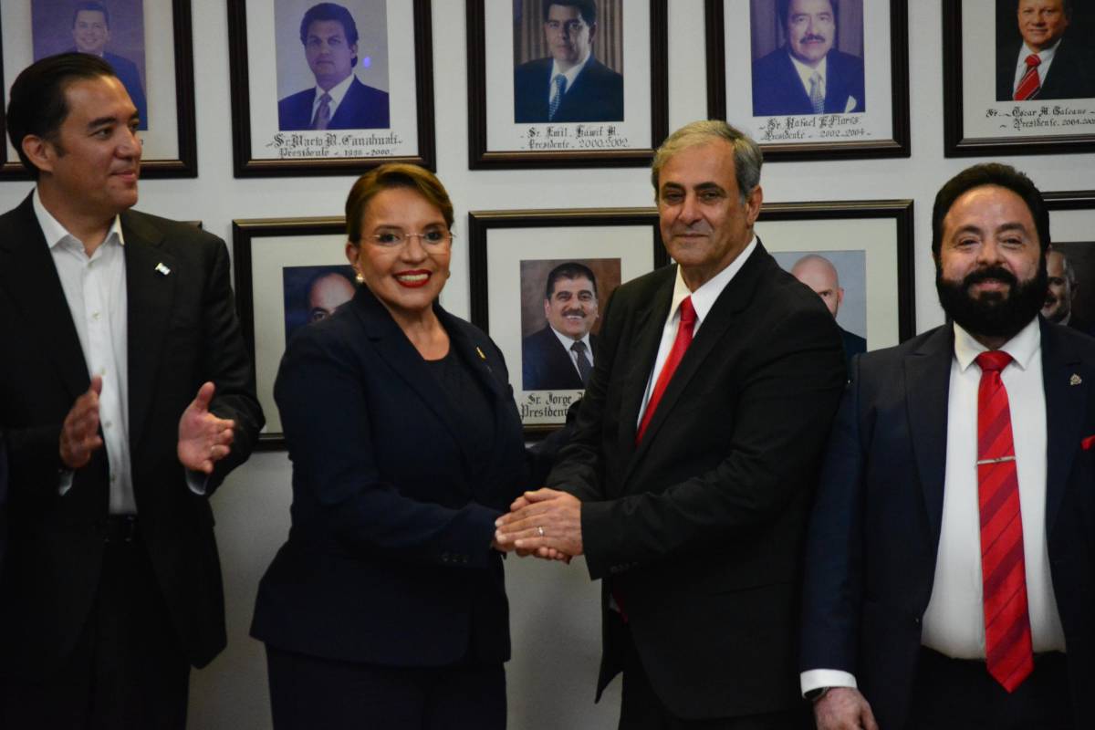 La junta directiva de la CCIC, encabezada por su presidente Karim Qubain, reconoció la voluntad del Gobierno de construir la represa El Tablón.