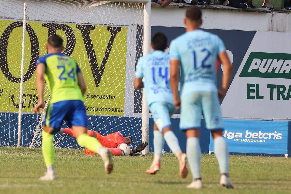 Jonathan Rougier adivinó el lanzamiento de Lucas Campana.