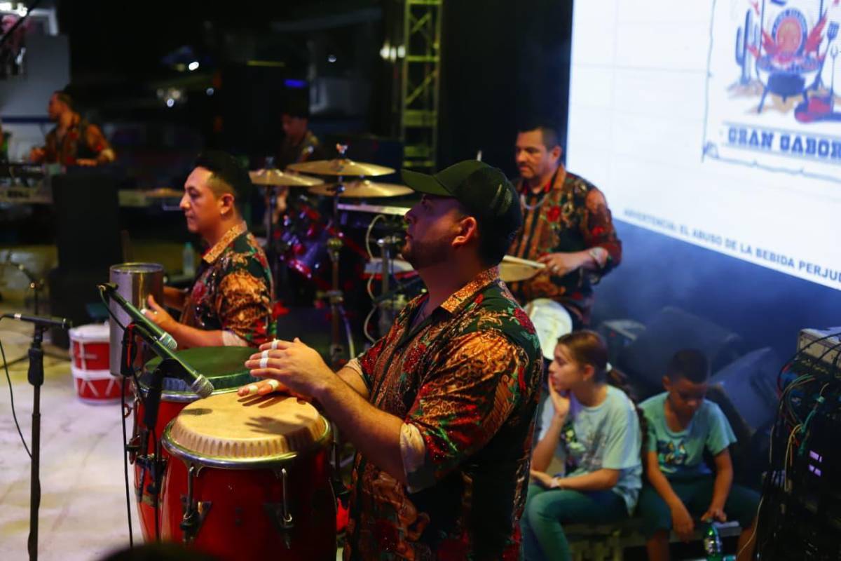 Chicas Roland brillan en la Feria Juniana 2026 del Campo Agas