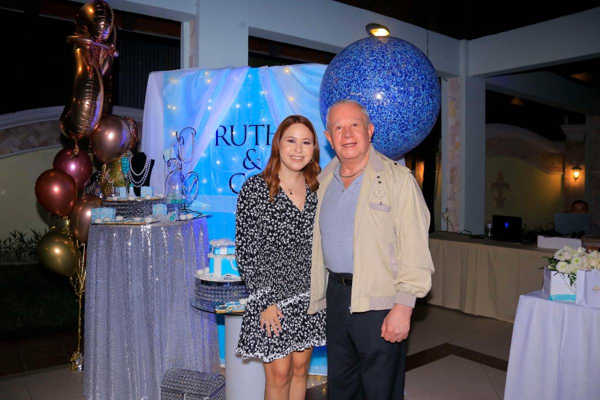 Fiesta en honor a Ruth Valladares Rápalo