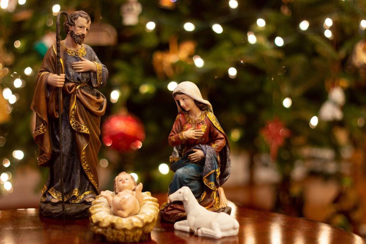 Miles de fieles religiosos celebran el nacimiento de Jesús en Navidad.