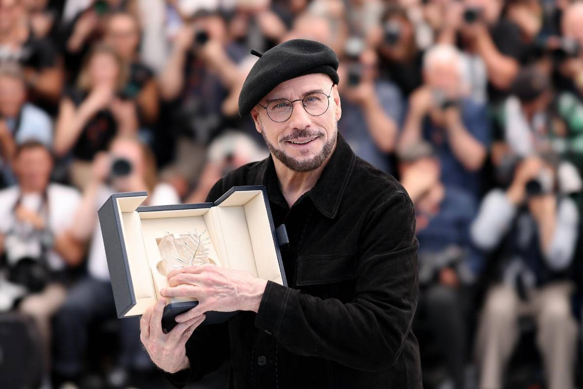 ¡Guapísimo! John Travolta impacta con su aspecto rejuvenecido en Cannes