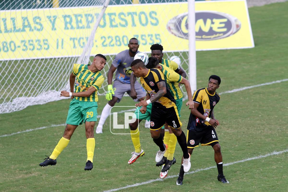 El Parrillas One enfrentó al Génesis de Comayagua en su primer partido oficial en el estadio Luis Girón de La Lima.