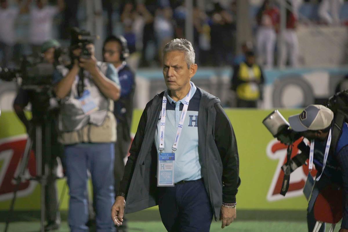 Reinaldo Rueda salió con el rostro triste tras la derrota frente a Jamaica.