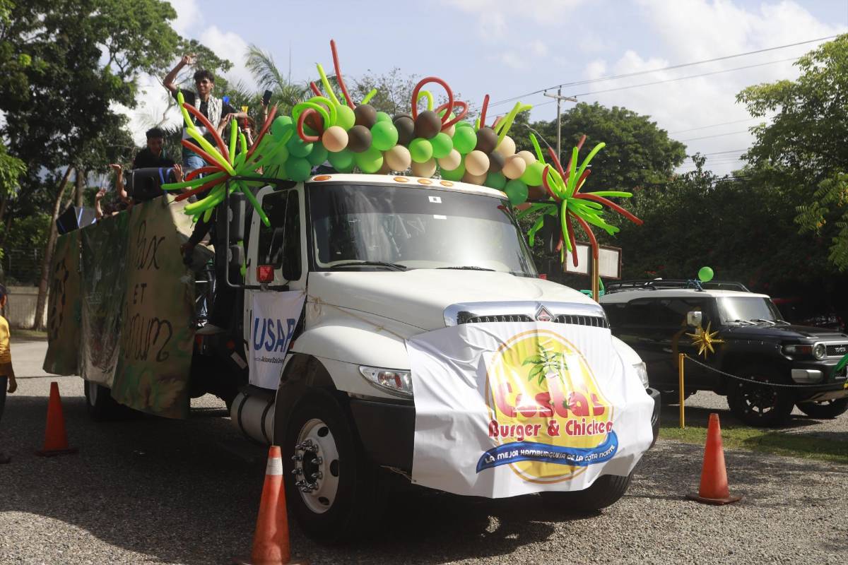 FOTOS: Seniors 2026 de la Franciscan School celebran su entrada triunfal