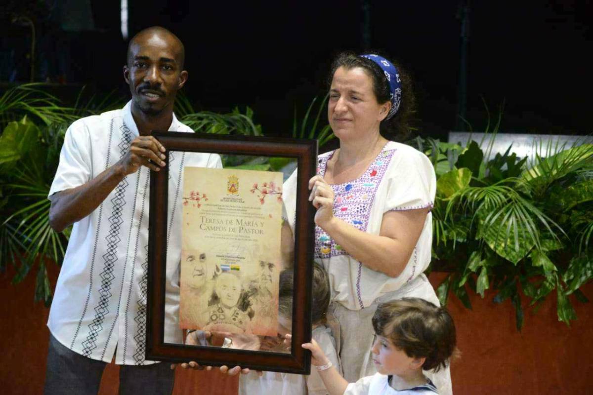 Rinden emotivo homenaje a Teresa Campos de Pastor