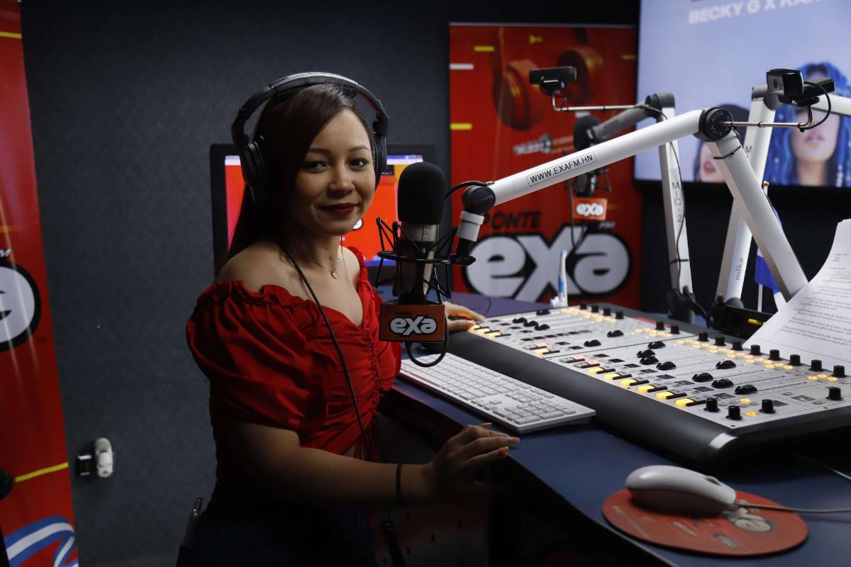 Arely rodríguez, en el top 1 de la locución radial