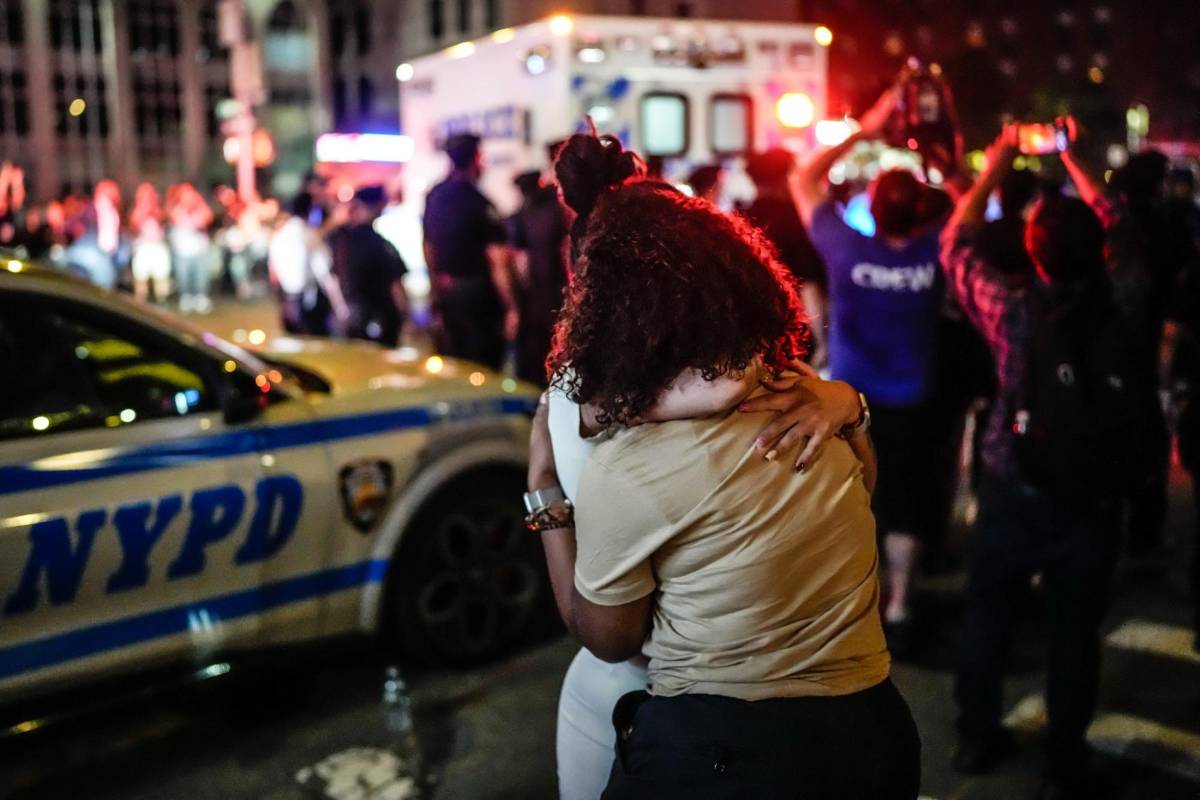 Un oficial de Policía y una ejecutiva entre las víctimas del tiroteo en Manhattan