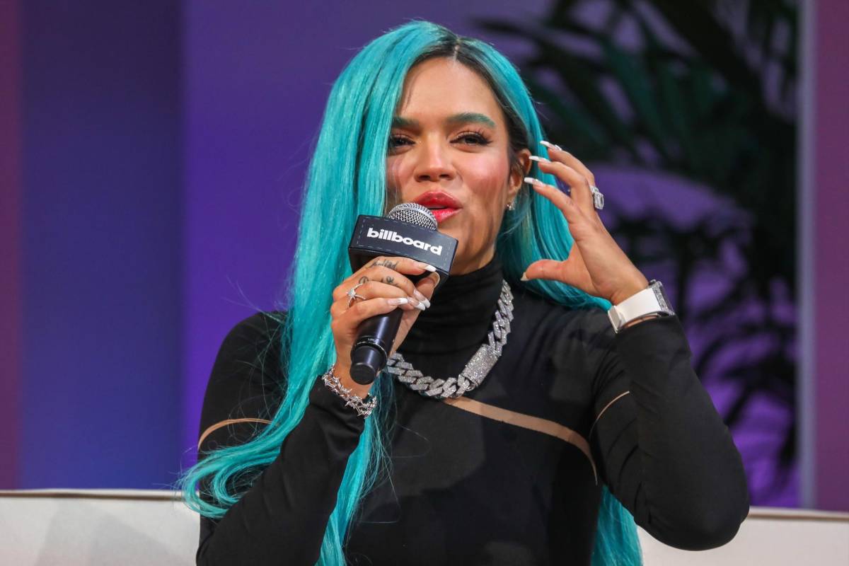 VIDEO: Karol G dice adiós a su pelo azul y presenta su nuevo color de cabello