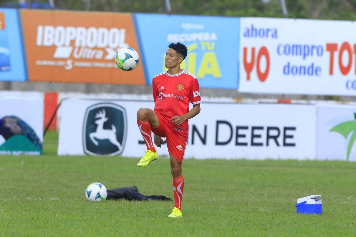‘CR7’ hondureño entrena con club de Primera: ¿Por qué no debuta?