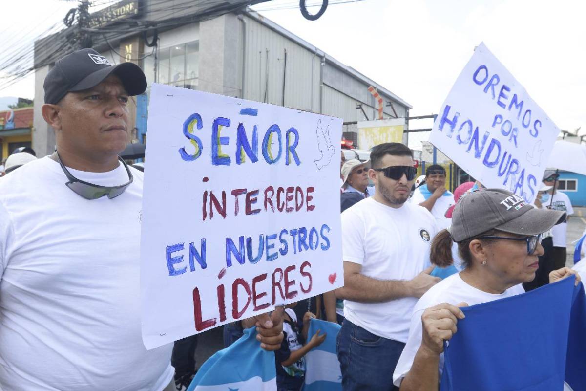 Impactantes imágenes de la caminata de oración en San Pedro Sula