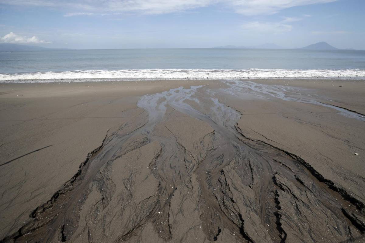 Imágenes: Cedeño se resiste a desaparecer pese a que el mar le roba terreno