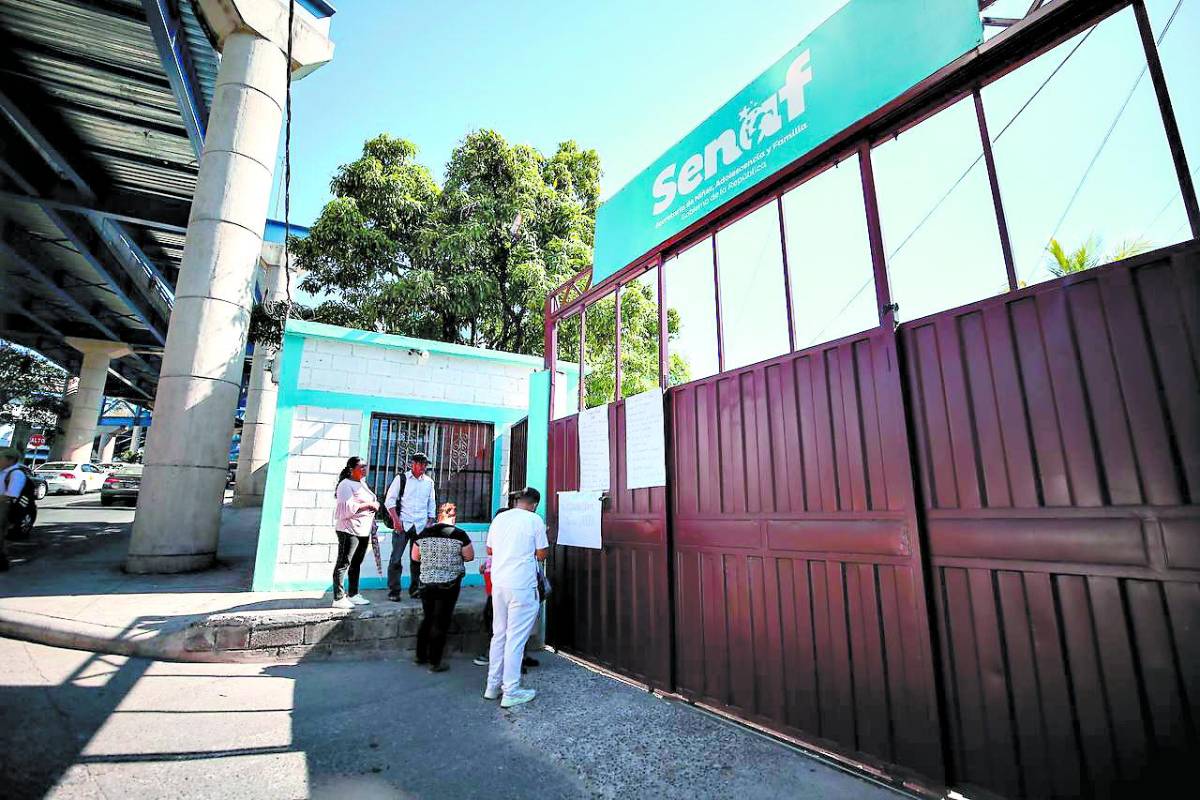 Trasladarán a 38 empleados que se tomaron la Senaf