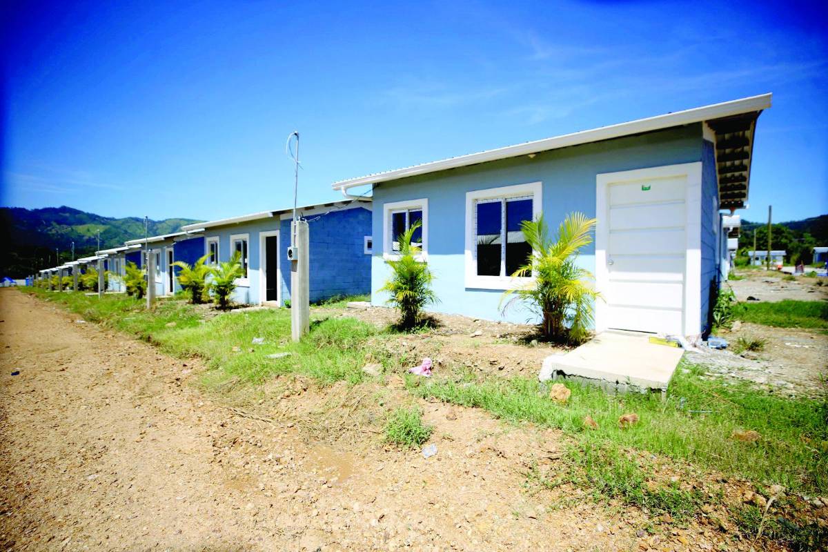 Claman para que terminen casas a damnificados por Eta y Iota