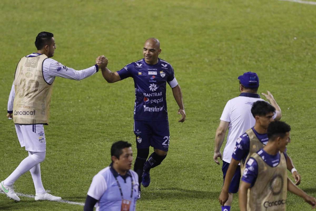 Cobán Imperial se dio un festín en el estadio Olímpico de San Pedro Sula.