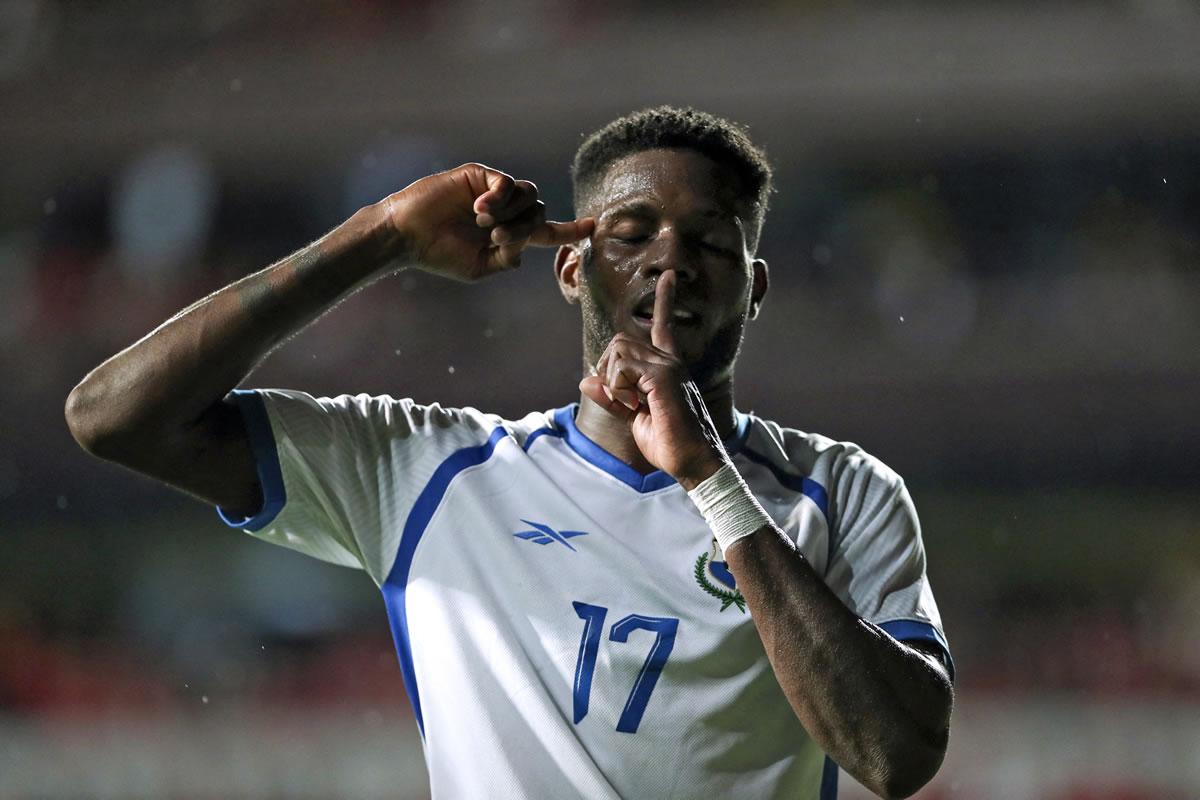 Así festejó José Fajardo su gol para el 0-2 de Panamá en Costa Rica.