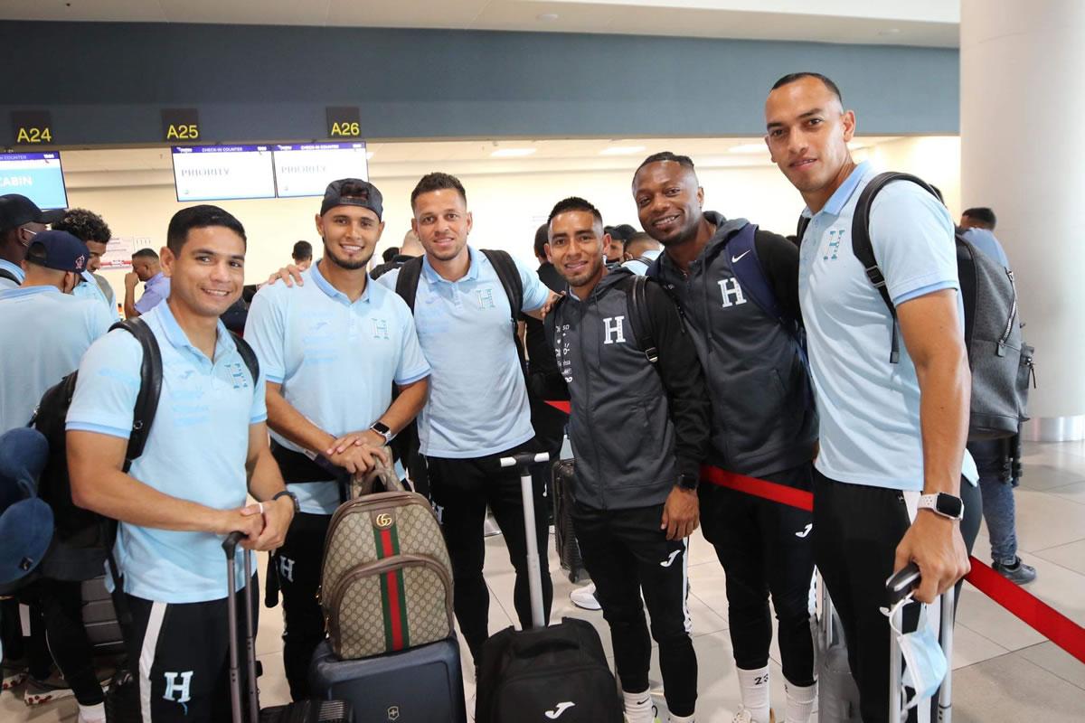 Los seleccionados hondureños viajaron el sábado a Estados Unidos para disputar el amistoso contra Islandia.