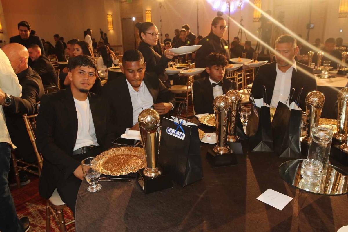 Motagua y Olimpia arrasan: ganadores e inesperado 11 ideal en premios de Liga Nacional