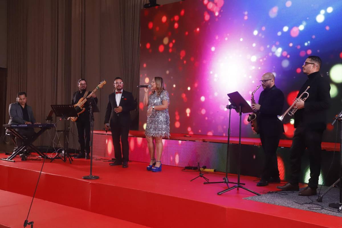 Sampedranos celebran Acción de Gracias con especial cena y jazz