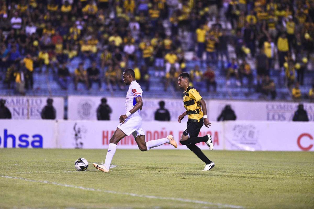 La ocasión de Jerry Bengtson que salvó Onan Rodríguez.